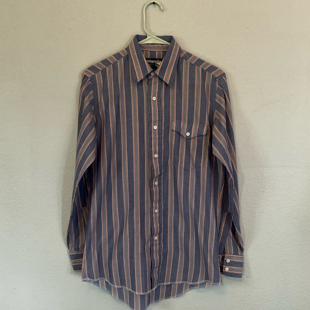 Vintage made in the USA Wrangler, cowboy cut extra long tail button down (small)